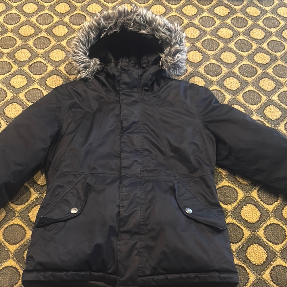 Northface girls Jacket 10/12 Med ( see pics little wear the right hand )